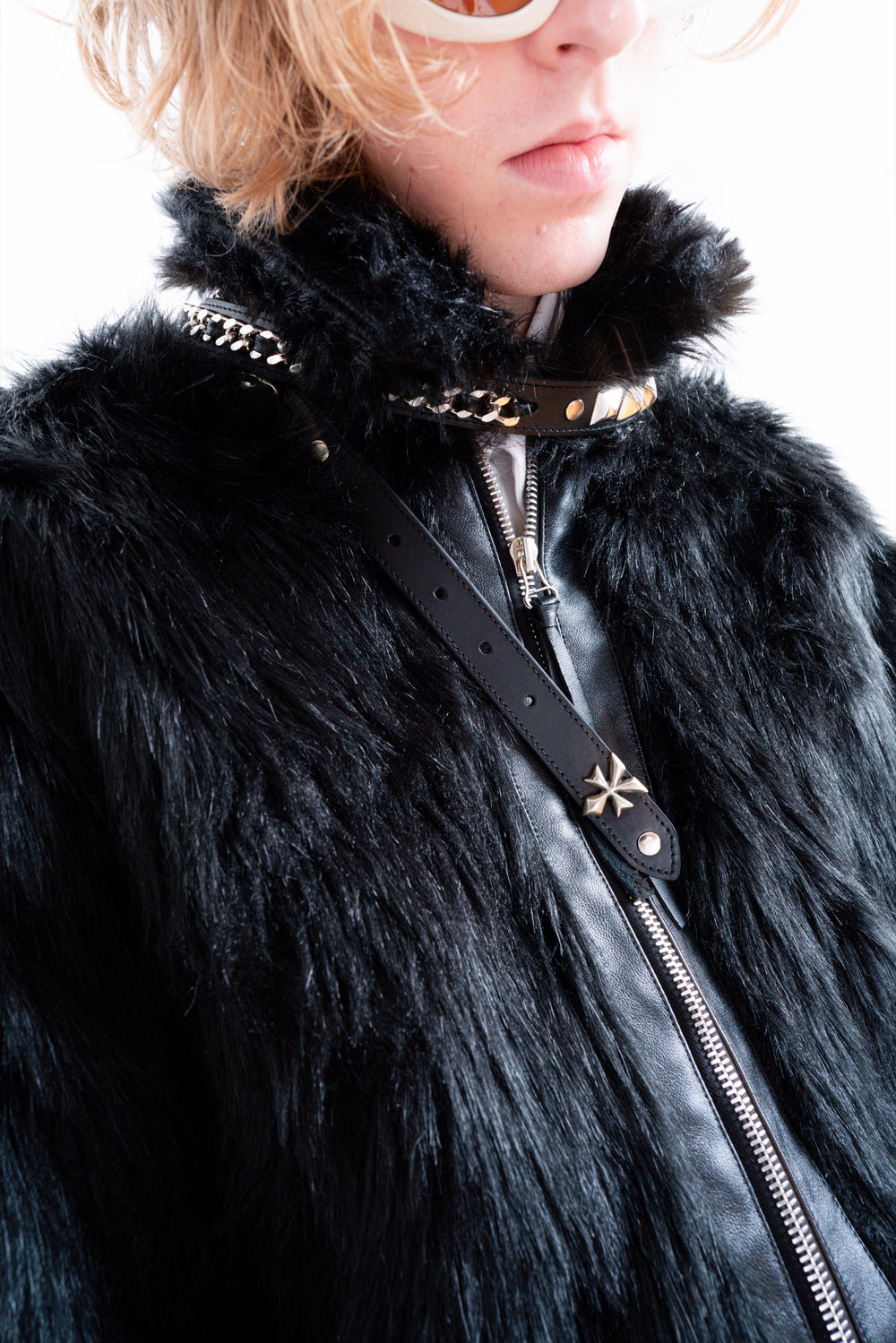 STUDDED BRIDLE LEATHER BELT — BLACK
