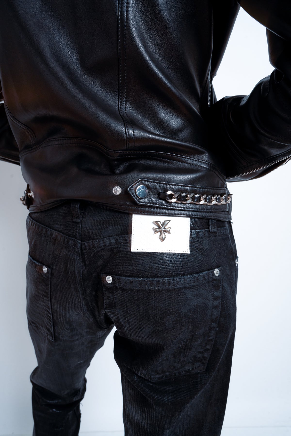 BLACK LEATHER JACKET